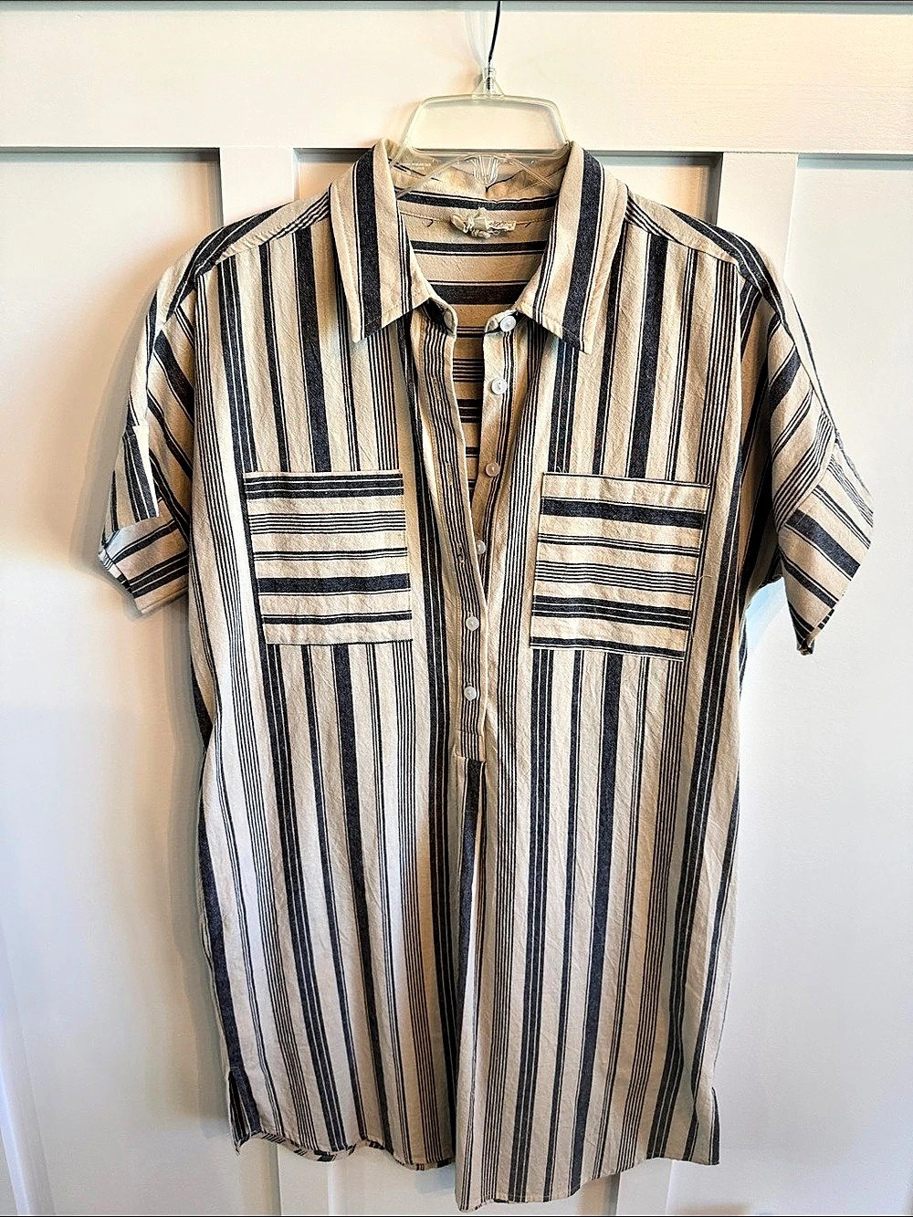 Montage Striped Button Down Shirt Dress in Beige & Blue Size Medium. Pockets.
